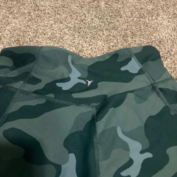 Old Navy Kids Camo Leggings - Picture 4 of 4